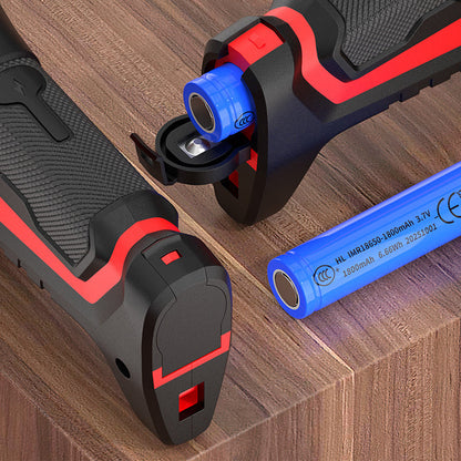 Herausnehmbarer 18650 Akku mit 1800 mAh neben dem Griff